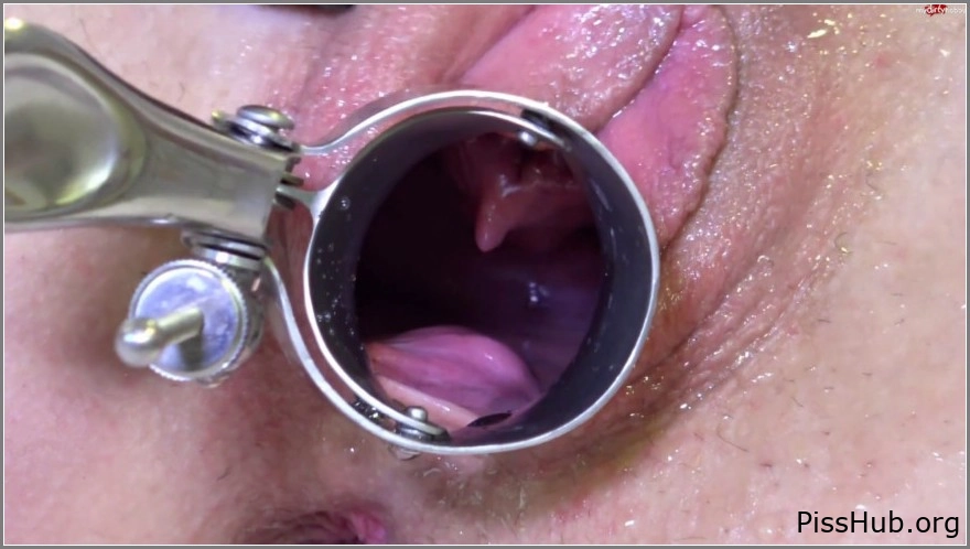 Yellow Pool of Lust - Pissing With Speculum In The Cunt, Crazy-Sophia, 2025 pee mania
