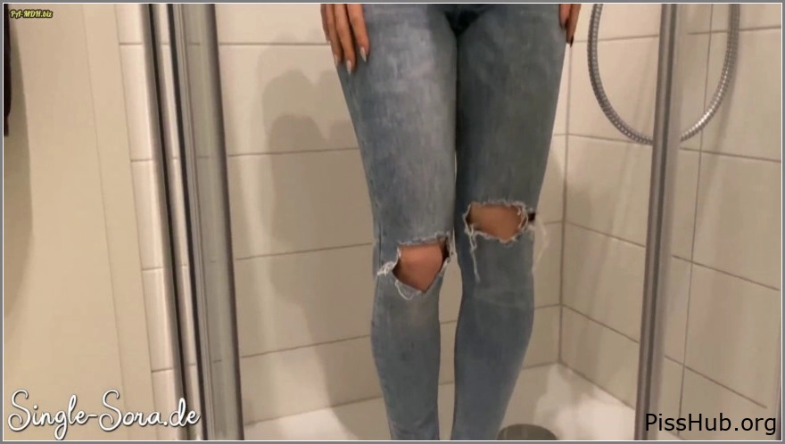 Public Bathroom - Jeans Pissed In! More Than Ever!, Singlesora, MPEG-4 (27.5 MB | 2025) (rare pee)