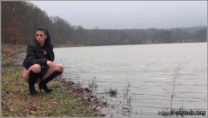 Girl's Flow - Annie On The Shore, 2025 lowflow pee