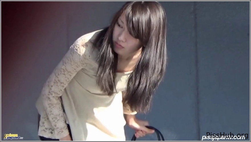 Overflowing Babe - Calling Girls To Piss, Nature, 2025 pee flash