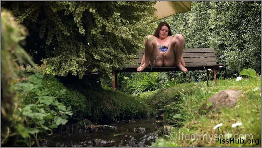 Pissing Without Shame - Pee Break 0297 Ifeelmyself, Catherine, MPEG-4 (44.2 MB | 2025) (pure pee)