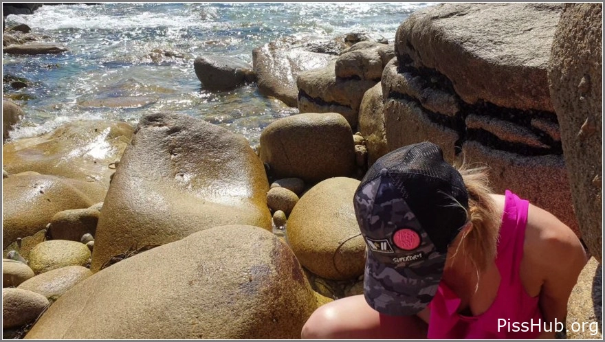Dirty Girl Let Go - Its Exciting To Pee On A Public Beach, Candycherry, MPEG-4 (184 MB | 2025) (true pee)