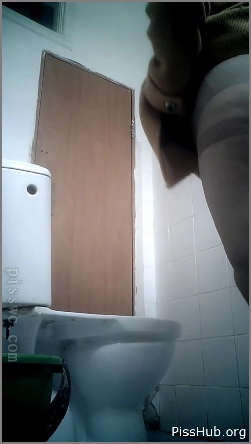 Bathroom Bound Beauty - Pisswc 208, MPEG-4 (687 MB | 2025) (force pee)