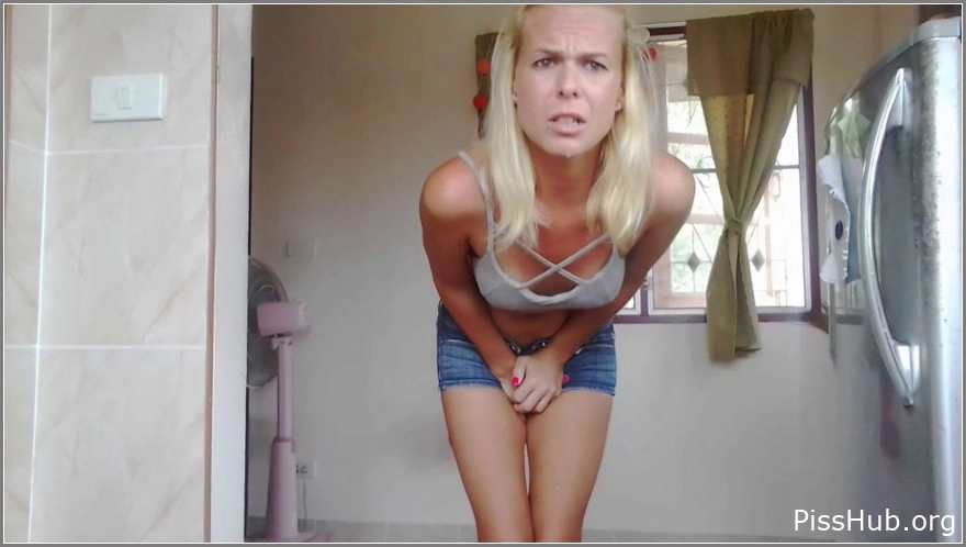 Missanja - Desperate To Pee And Wet Blue Jeans Short 2025, MPEG-4, 618 MB