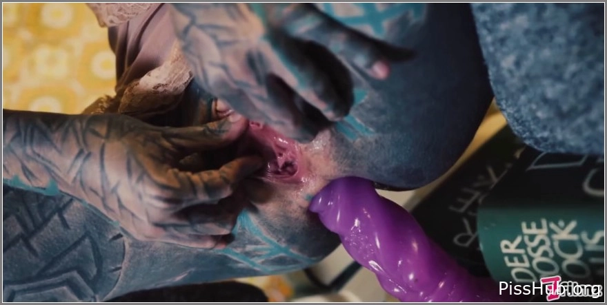 Anuskatzz - Piss on pile of Brockhaus 2025, MPEG-4, 130 MB