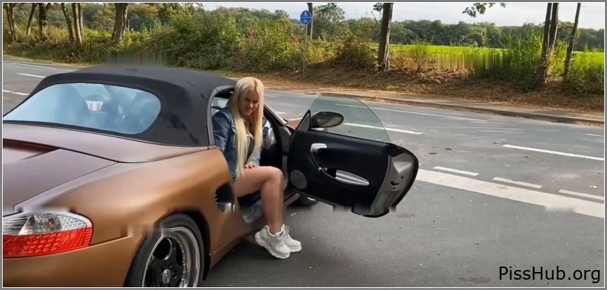 SteffiBlond - Piss and Smiley hehe