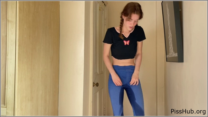 Golden Rain Princess - Peachypoppy - Shapely Babe Extreme Desperate, Piss Through Jeans, MPEG-4 (1.01 GB | 2025) (comfort pissing)