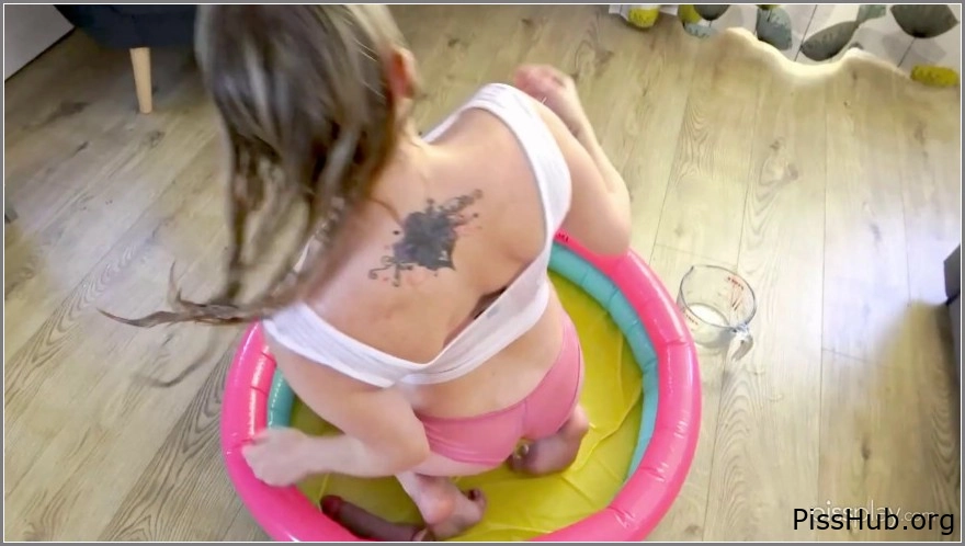 Just Got Wet - Piss Pool., Mya Quinn, MPEG-4 (689 MB | 2025) (easy piss)