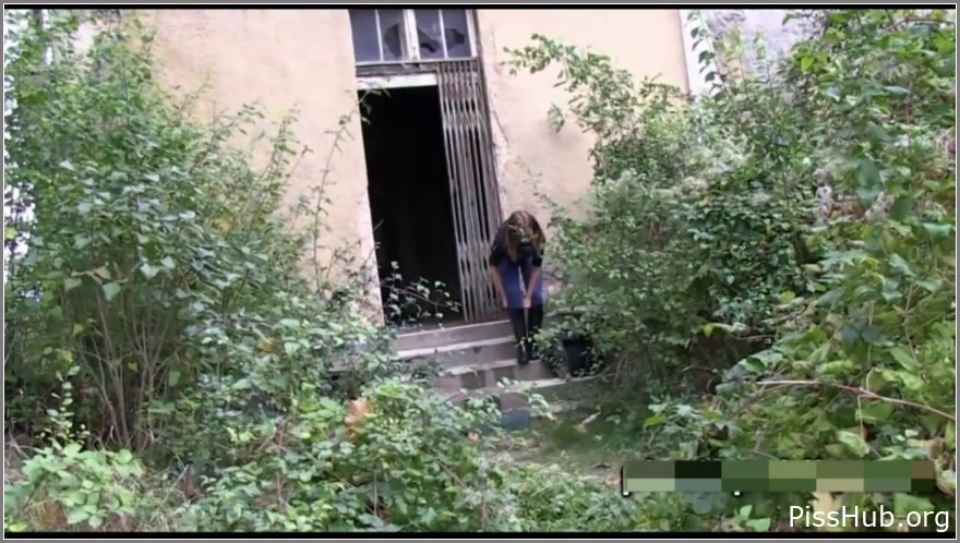 Wet and Willing - Sexy Babes Enjoy Pissing By The Lake And Pee From A Boat, MPEG-4 (1.16 GB | 2025) (need pissing)