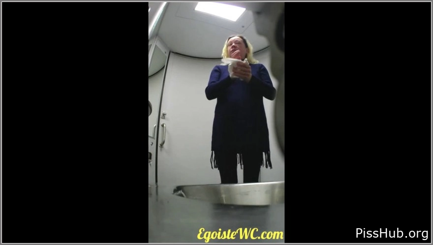 Wet Moan Release - Russian Girls Pee In The Toilet Of The Train, MPEG-4 (549 MB | 2025) (pee gushing video)