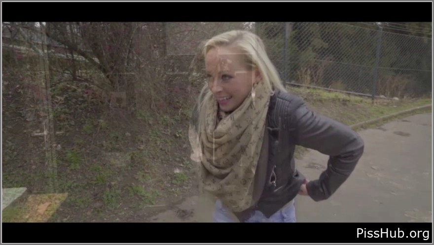 She Pisses with Smile - Drunk Girl Piss, Naomi, 2025 urine burst control