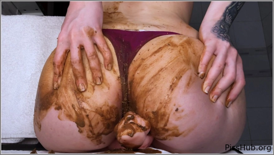 Piss Pool Scene - Lollipop Piss And Buttplug Compilation, Perfekttlilly18, MPEG-4 (465 MB | 2025) (soft stream)