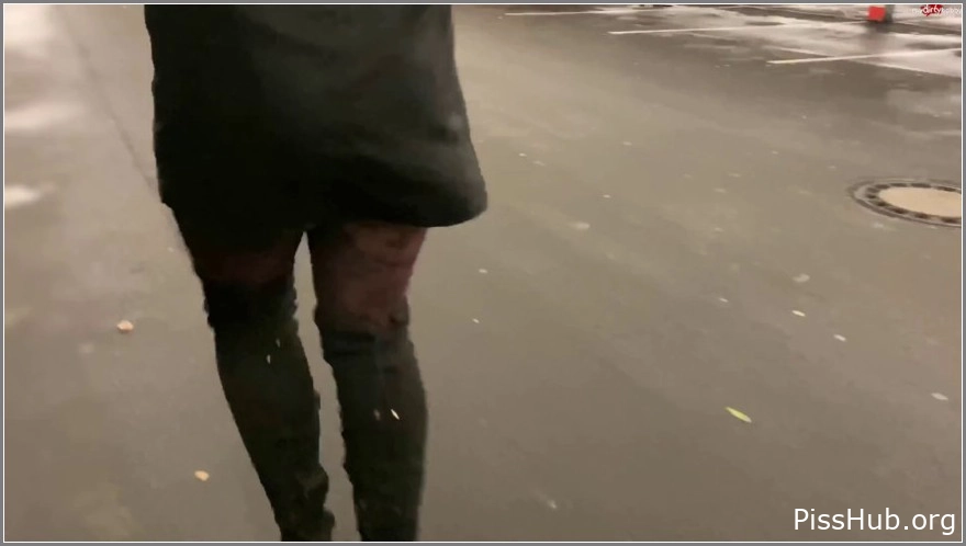 Girl Leaks in Park - I’ve never been so wet – Violent Piss on the supermarket, Devil Sophie, 2025 filthy pee