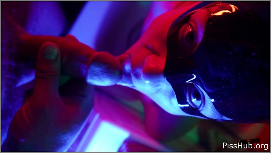 Yarzabello - Golden Rain Wife Washes Hot Pee Lover 2025, MPEG-4, 150 MB