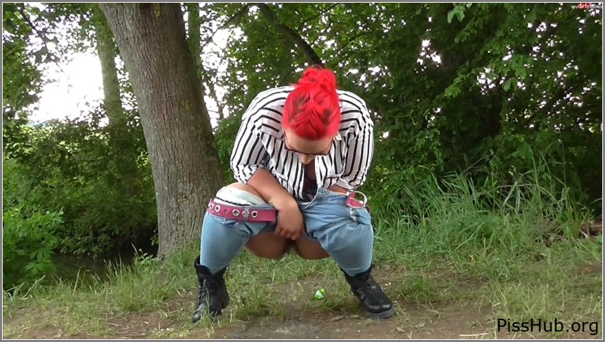 Lilly-De-Rosa - Violent Pissing 2025, MPEG-4, 61.8 MB